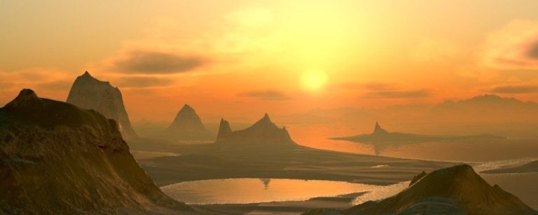 Fitness-Ernährung: Bergsilhouette bei Sonnenuntergang, inspiriert von gesunder Ernährung und Ausdauer.