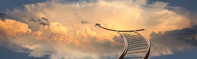 BF-mindset-1600×480 Treppe in den Himmel mit Pfeil, symbolisch für das Erreichen von Fitnesszielen.