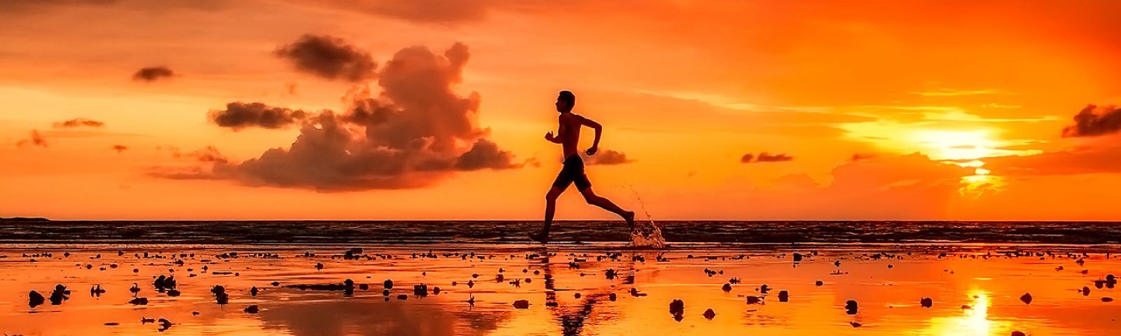 BF-sportrusten-1600×480 Läufer am Strand im Sonnenuntergang – Energie und Ausdauer für dein Training.