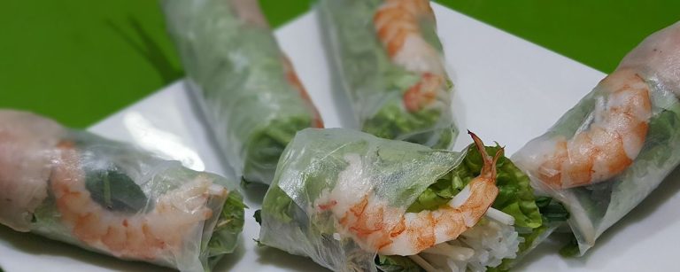 Frühlingsrollen mit Garnelen und Gemüse – gesunde Snacks für dein Fitness-Ernährungsziel.