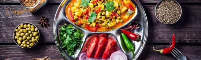 Gesundes indisches Gericht mit frischen Zutaten, ideal für Fitness-Ernährung.