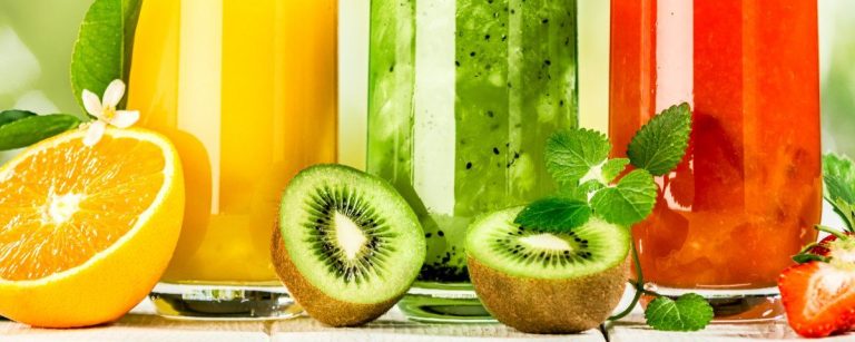 Frische Fruchtsäfte für deine Fitness: Orange, Kiwi, Erdbeer und mehr.