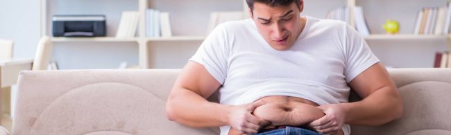 Illustration showing how to measure waist circumference correctly around the midsection with a tape measure, against a neutral background.